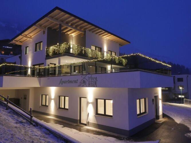 Top Holiday Flat In Fuegen Near The Ski Area Exteriör bild